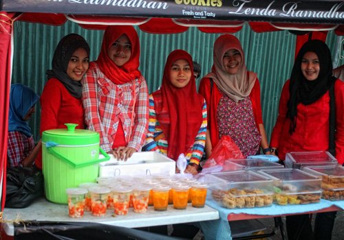 penjual-panganan-berbuka-puasa-sumber-iloveaceh.org-[1].jpg